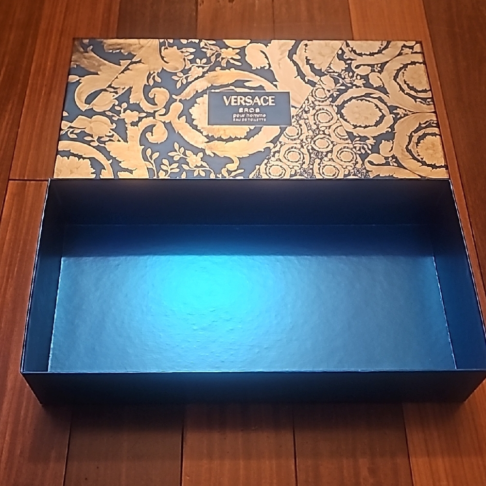 Versace Gift Box - Picture 5 of 7